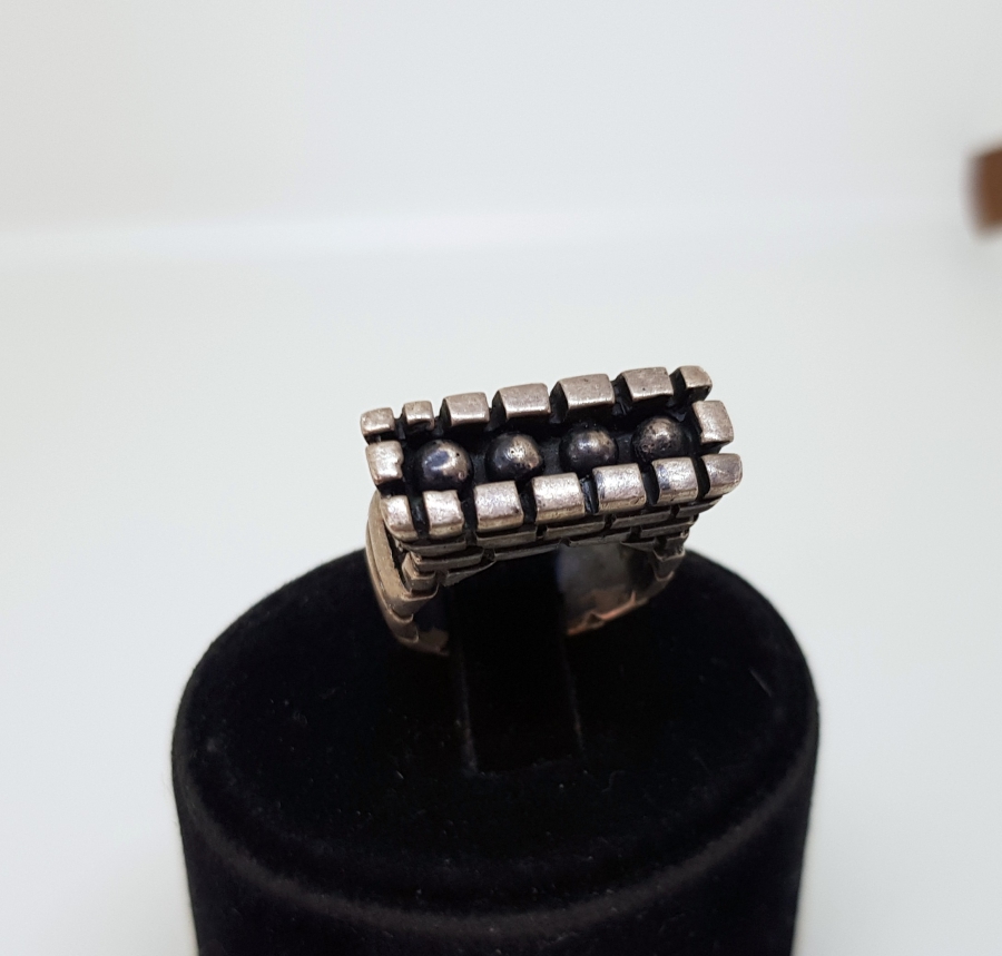 KALE DUVARI FORMUNDA YAPILMIŞ ÖZEL YAPIM GÜMÜŞ YÜZÜK