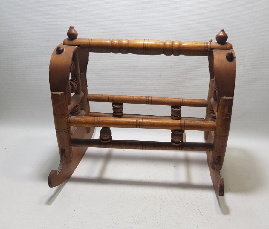 OSMANLI DÖNEMİ AHŞAP OYUNCAK BEBEK BEŞİĞİ