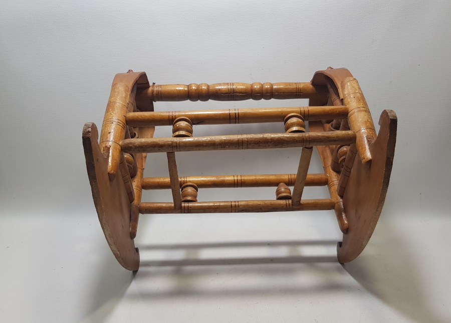 OSMANLI DÖNEMİ AHŞAP OYUNCAK BEBEK BEŞİĞİ