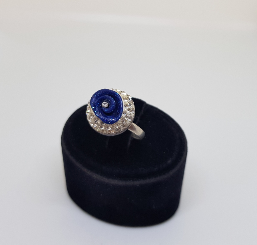 MARGAZİT TAŞLARLA SÜSLÜ GÜL MODELİ AVRUPA YÜZÜK