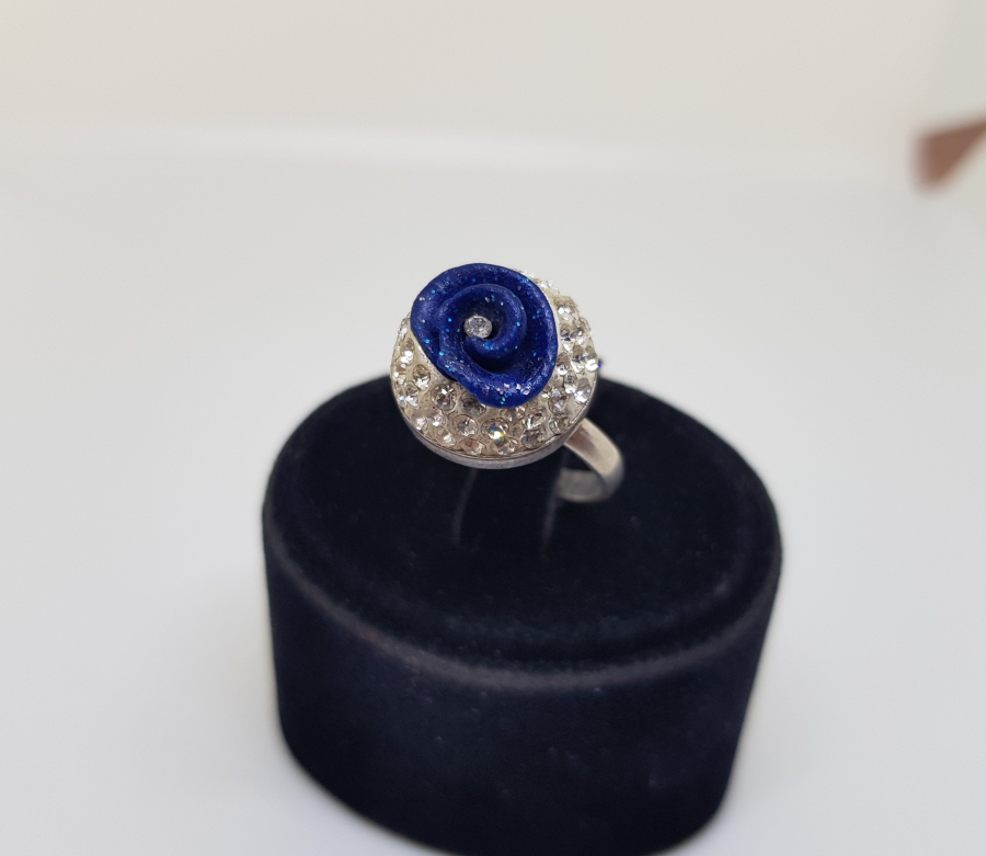 MARGAZİT TAŞLARLA SÜSLÜ GÜL MODELİ AVRUPA YÜZÜK