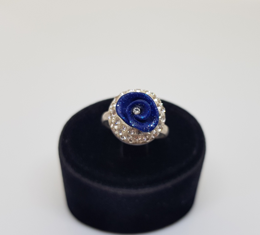 MARGAZİT TAŞLARLA SÜSLÜ GÜL MODELİ AVRUPA YÜZÜK