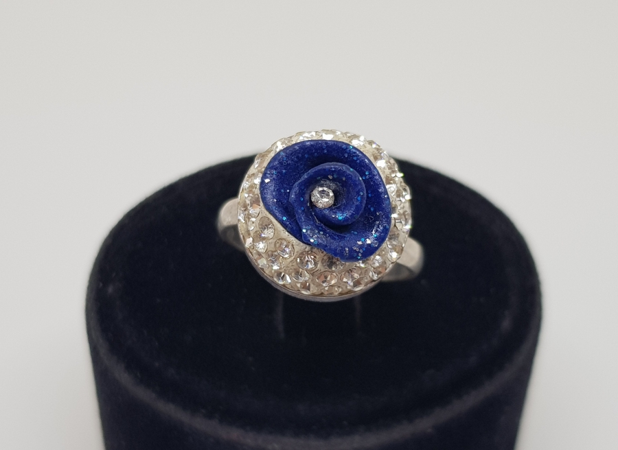 MARGAZİT TAŞLARLA SÜSLÜ GÜL MODELİ AVRUPA YÜZÜK