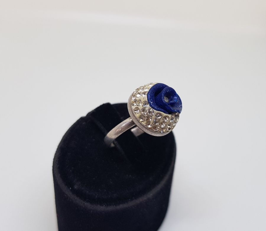 MARGAZİT TAŞLARLA SÜSLÜ GÜL MODELİ AVRUPA YÜZÜK