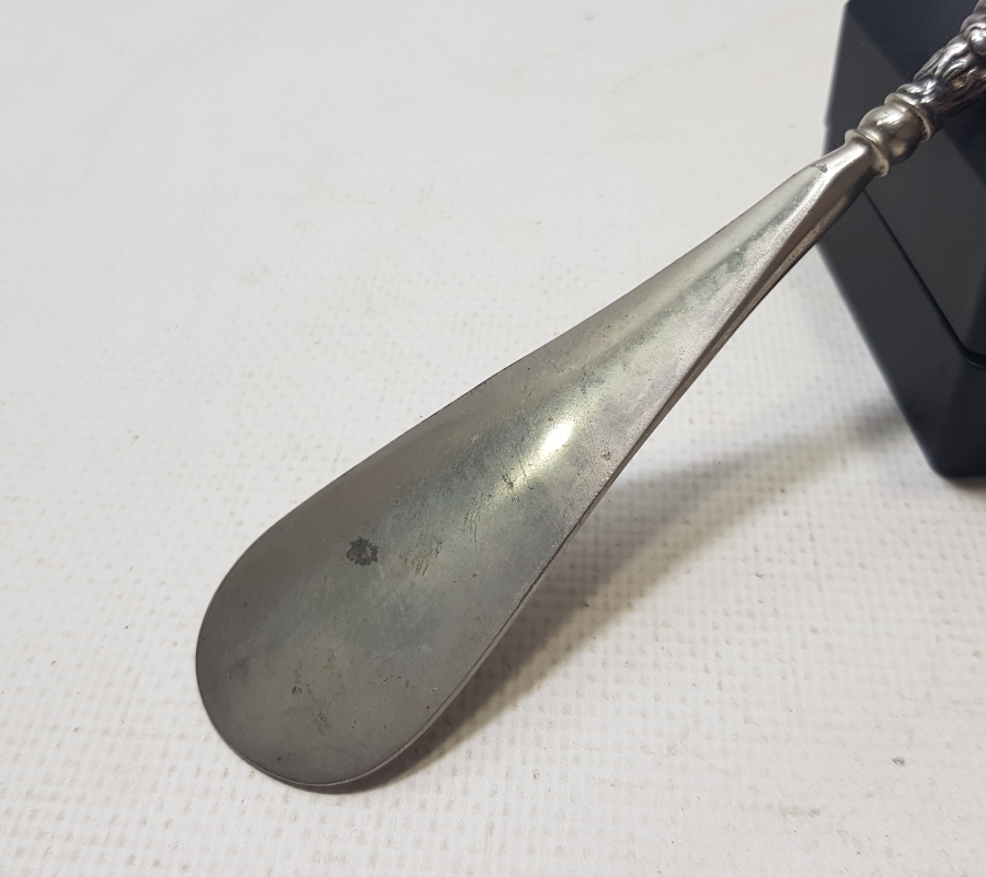 GÜMÜŞ SAPLI ANTİKA AYAKKABI ÇEKECEĞİ - KERATA