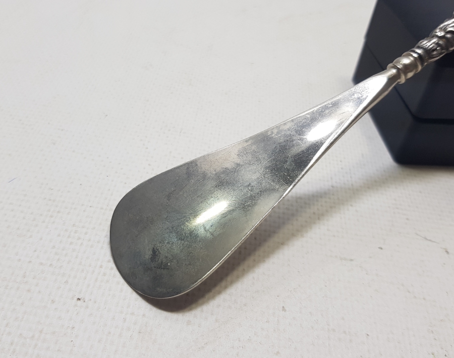 GÜMÜŞ SAPLI ANTİKA AYAKKABI ÇEKECEĞİ - KERATA