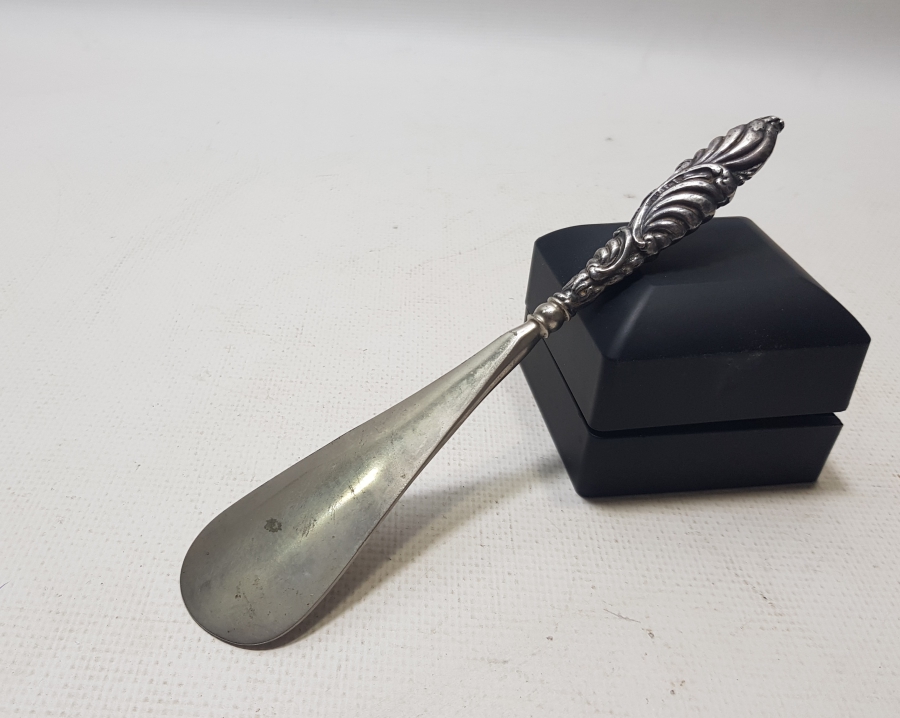 GÜMÜŞ SAPLI ANTİKA AYAKKABI ÇEKECEĞİ - KERATA