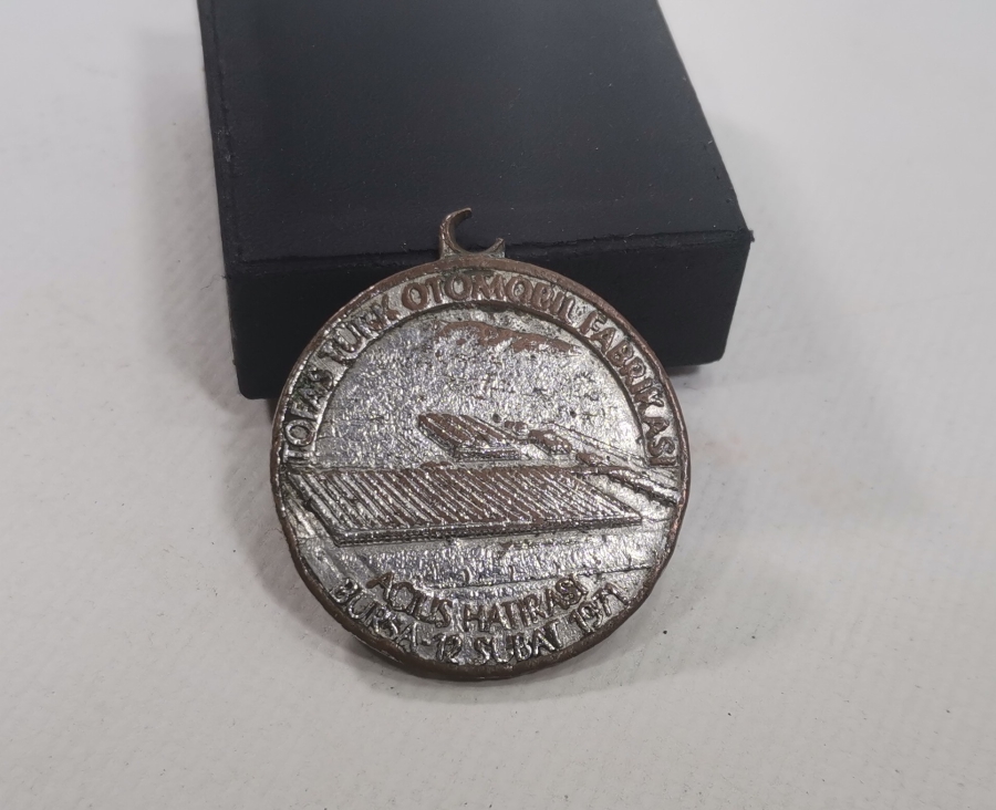 MURAT 124 GÖRSELLİ TOFAŞ TÜRK OTOMOBİL MARKASI AÇILIŞ HATIRASI ANAHTARLIK