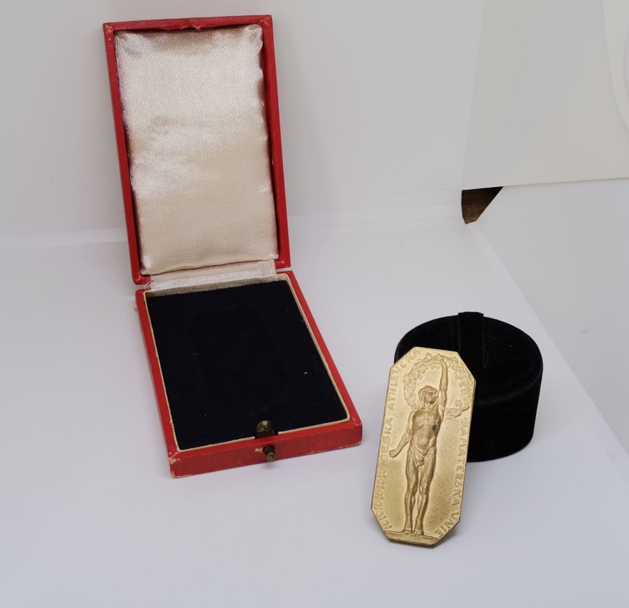 1941 YILI ORİJİNAL KUTUSUNDA KOŞUCULUK İLE İLGİLİ MADALYA