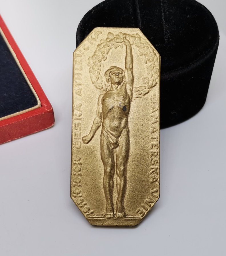 1941 YILI ORİJİNAL KUTUSUNDA KOŞUCULUK İLE İLGİLİ MADALYA