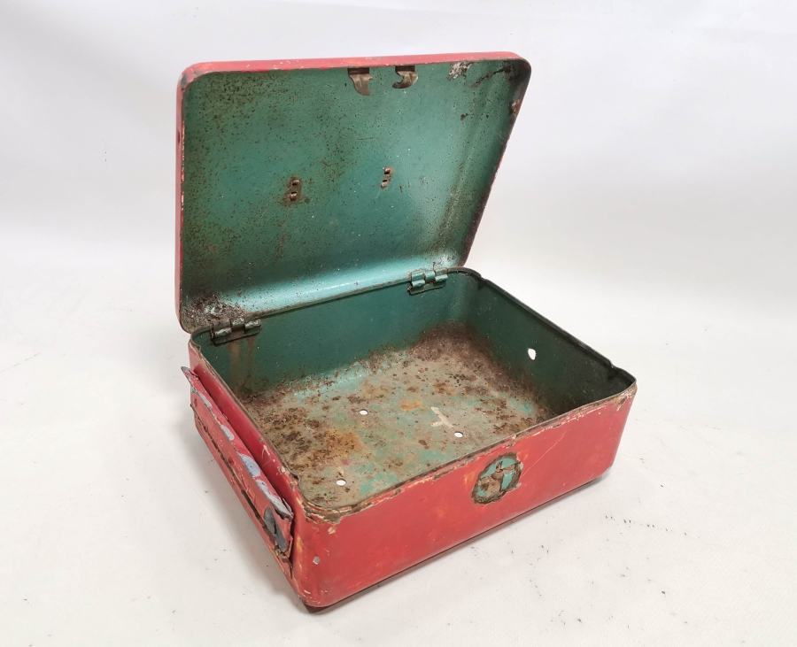 EL YAPIMI ANTİKA SEYYAR ÇELİK PARA KASASI