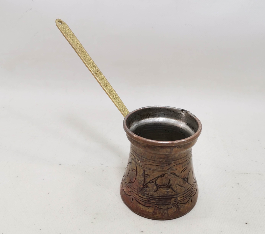 ÜZERİ KALEM İŞÇİLİKLİ ANTEP YAPIMI ANTİKA KAHVE CEZVESİ