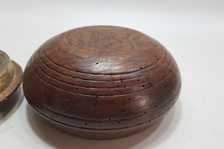 YEKPARE AĞAÇTAN EL OYMA TEKKE İŞİ OSMANLI KAPAKLI MAYALIK