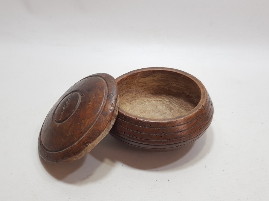 YEKPARE AĞAÇTAN EL OYMA TEKKE İŞİ OSMANLI KAPAKLI MAYALIK