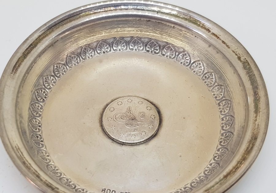 ORTASINDA ABDÜLHAMİT HAN DÖNEMİNE AİT GÜMÜŞ PARA BULUNAN SÜLEYMANİYE İŞİ KINA TASI