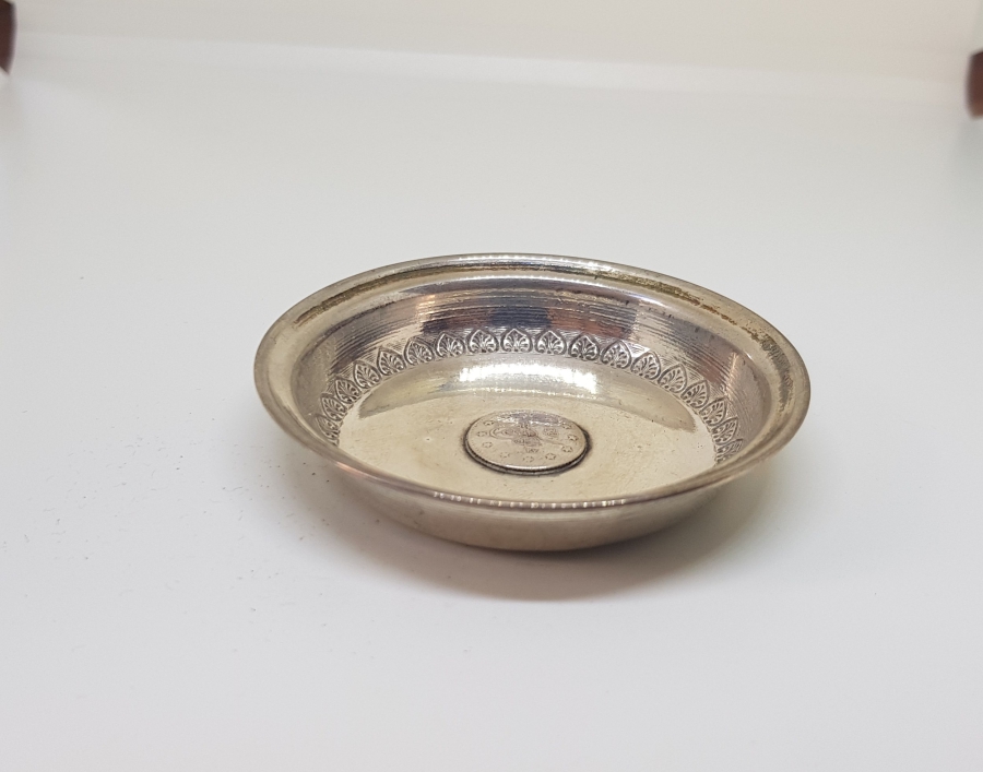 ORTASINDA ABDÜLHAMİT HAN DÖNEMİNE AİT GÜMÜŞ PARA BULUNAN SÜLEYMANİYE İŞİ KINA TASI