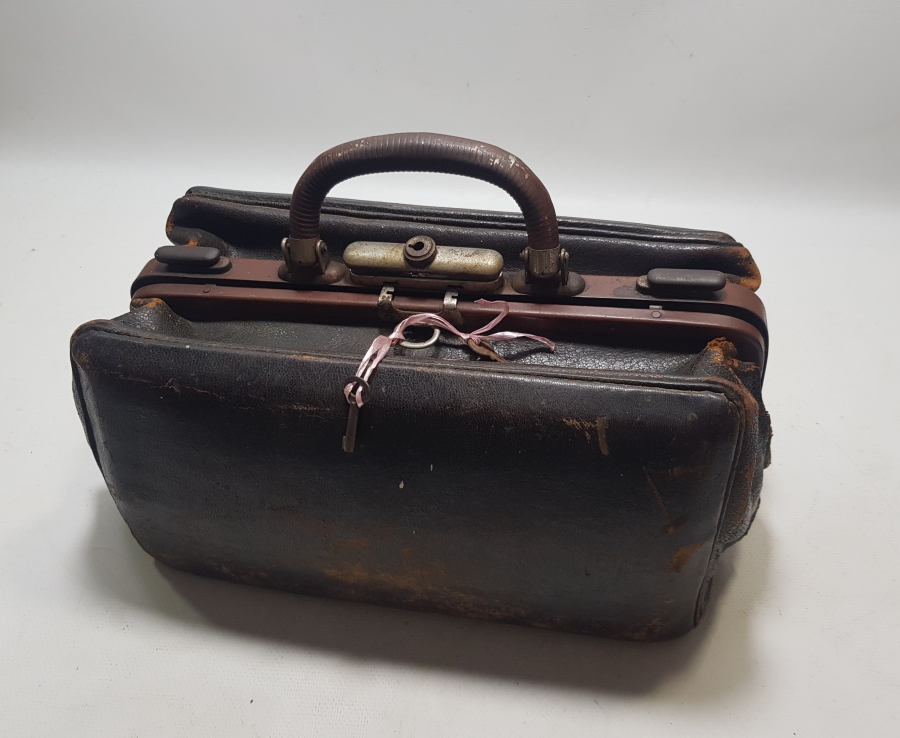 ORİJİNAL ANAHTARLARIYLA OSMANLI DÖNEMİ NADİR SÜNNETÇİ ÇANTASI