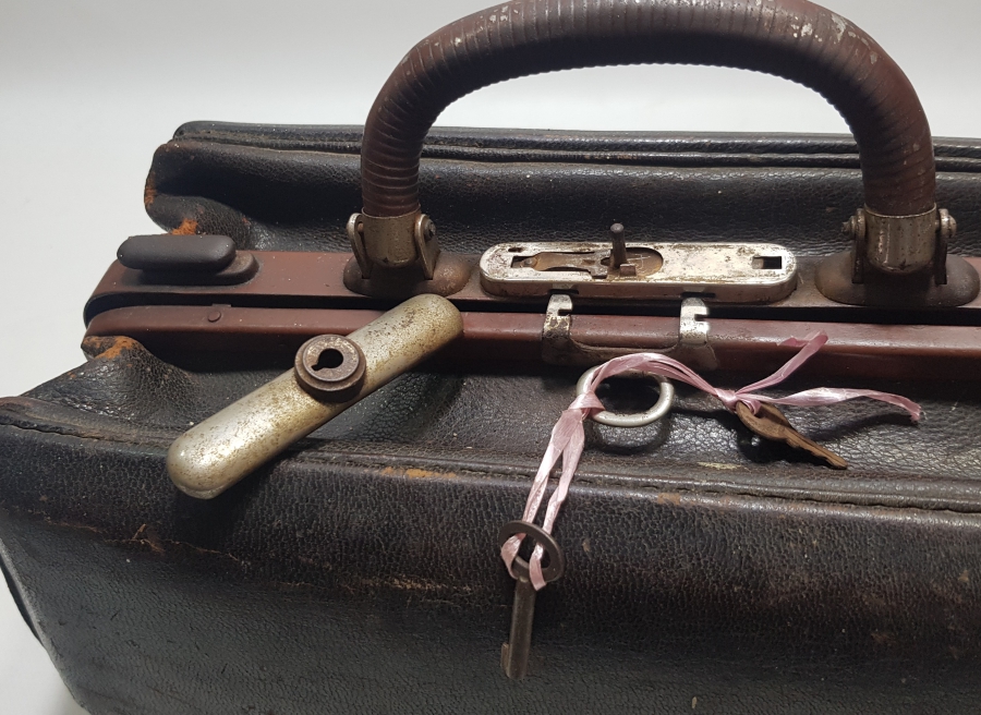 ORİJİNAL ANAHTARLARIYLA OSMANLI DÖNEMİ NADİR SÜNNETÇİ ÇANTASI