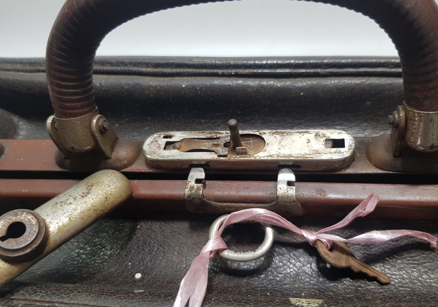 ORİJİNAL ANAHTARLARIYLA OSMANLI DÖNEMİ NADİR SÜNNETÇİ ÇANTASI