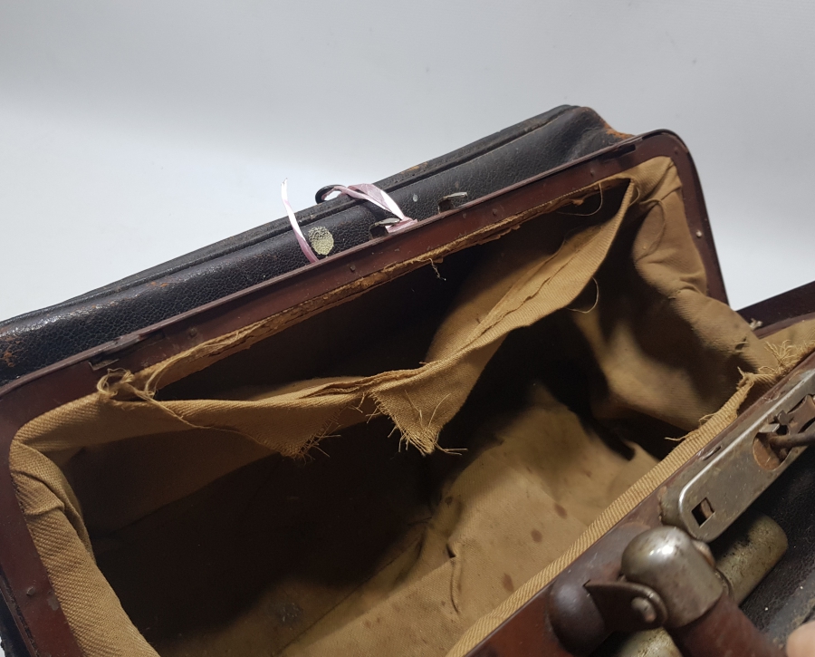 ORİJİNAL ANAHTARLARIYLA OSMANLI DÖNEMİ NADİR SÜNNETÇİ ÇANTASI