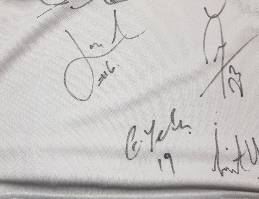 2018-2019 SEZONU 19 FUTBOLCU İMZALI BEŞİKTAŞ FORMASI