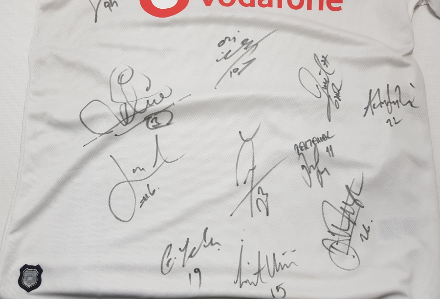 2018-2019 SEZONU 19 FUTBOLCU İMZALI BEŞİKTAŞ FORMASI