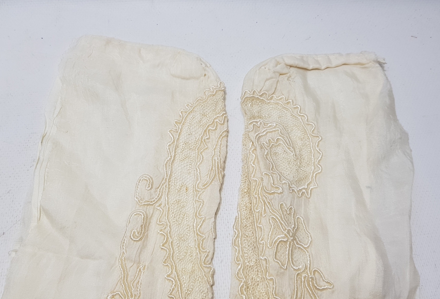 İPEK ÜZERİ İPEK İPLERLE İŞLİ OSMANLI DÖNEMİ YASTIK BAŞI