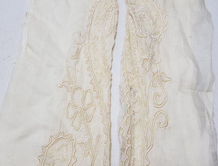 İPEK ÜZERİ İPEK İPLERLE İŞLİ OSMANLI DÖNEMİ YASTIK BAŞI