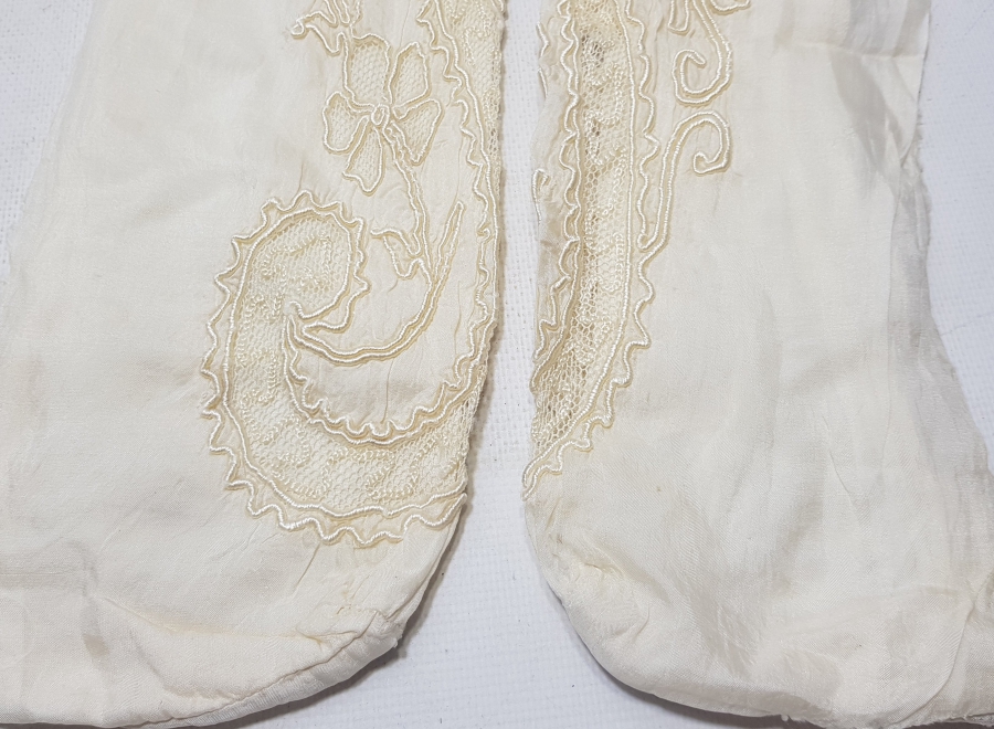 İPEK ÜZERİ İPEK İPLERLE İŞLİ OSMANLI DÖNEMİ YASTIK BAŞI