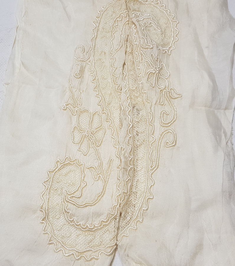 İPEK ÜZERİ İPEK İPLERLE İŞLİ OSMANLI DÖNEMİ YASTIK BAŞI