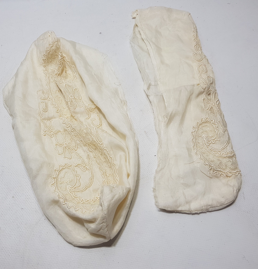 İPEK ÜZERİ İPEK İPLERLE İŞLİ OSMANLI DÖNEMİ YASTIK BAŞI