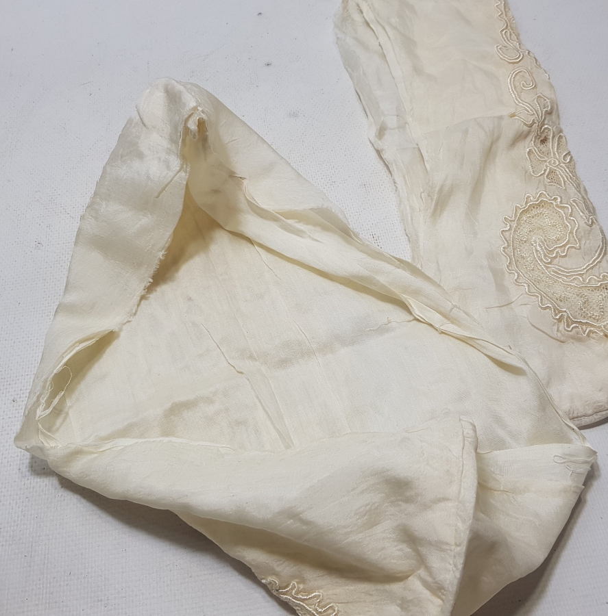 İPEK ÜZERİ İPEK İPLERLE İŞLİ OSMANLI DÖNEMİ YASTIK BAŞI