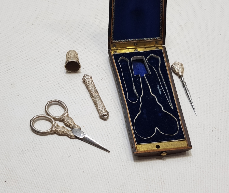 ORİJİNAL KUTUSUNDA OSMANLI DÖNEMİ ÇOK NADİR GÜMÜŞ DİKİŞ SETİ