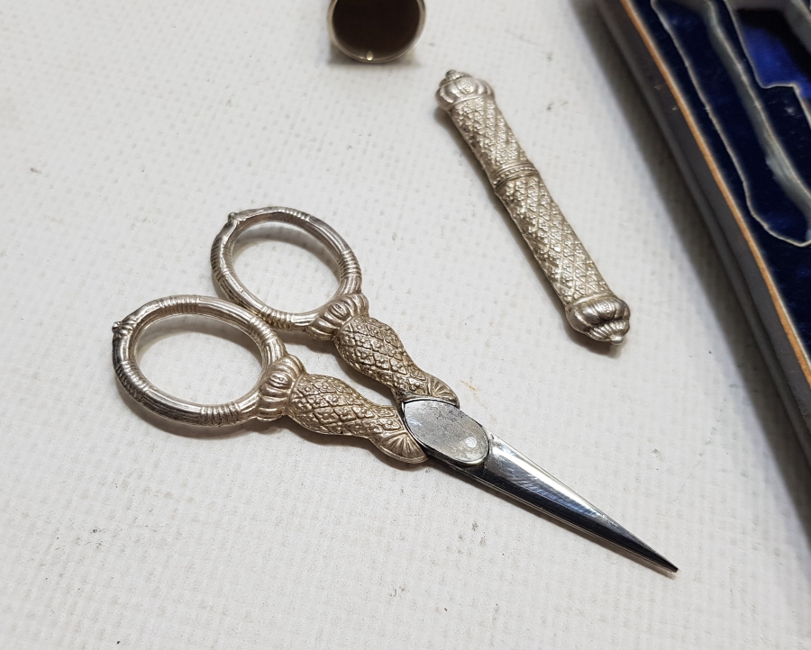 ORİJİNAL KUTUSUNDA OSMANLI DÖNEMİ ÇOK NADİR GÜMÜŞ DİKİŞ SETİ