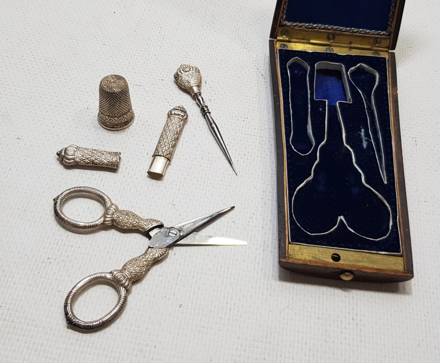 ORİJİNAL KUTUSUNDA OSMANLI DÖNEMİ ÇOK NADİR GÜMÜŞ DİKİŞ SETİ