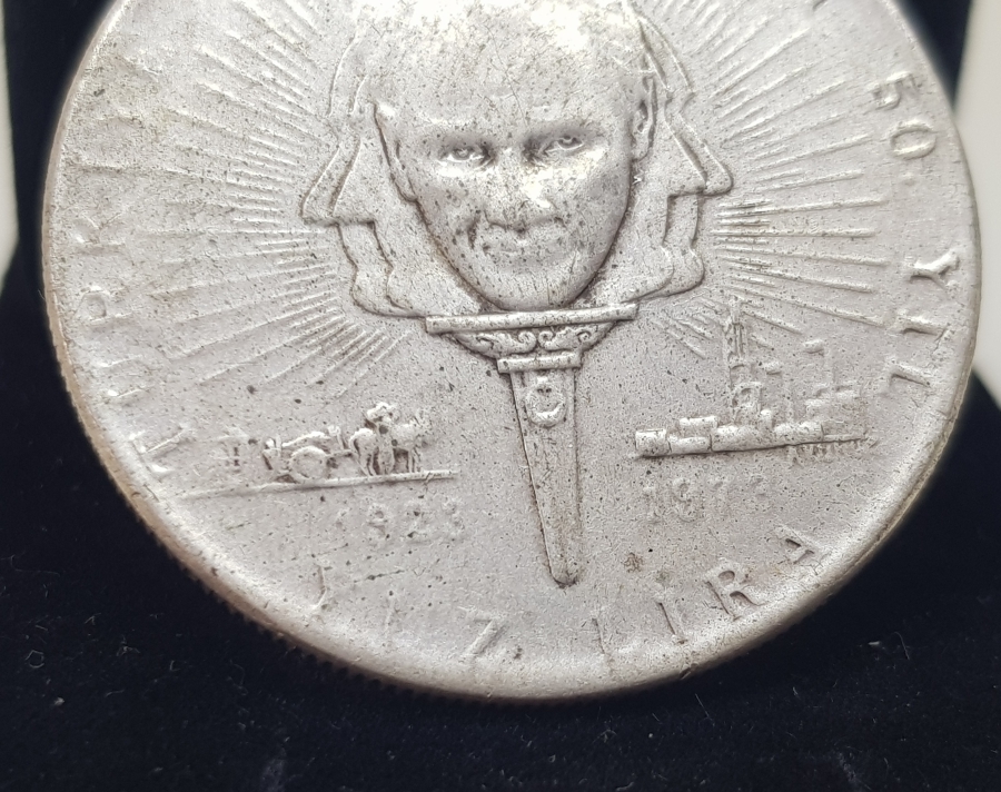 CUMHURİYETİMİZİN KURULUŞUNUN 50. YILINA ÖZEL BASILMIŞ GÜMÜŞ MADALYON