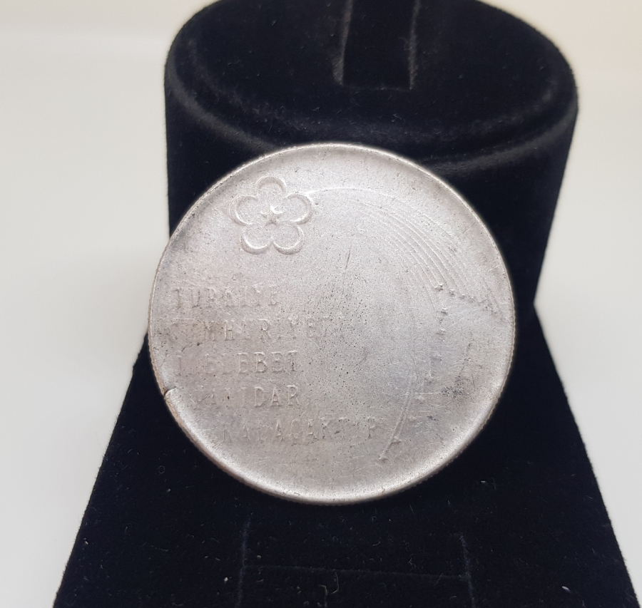 CUMHURİYETİMİZİN KURULUŞUNUN 50. YILINA ÖZEL BASILMIŞ GÜMÜŞ MADALYON