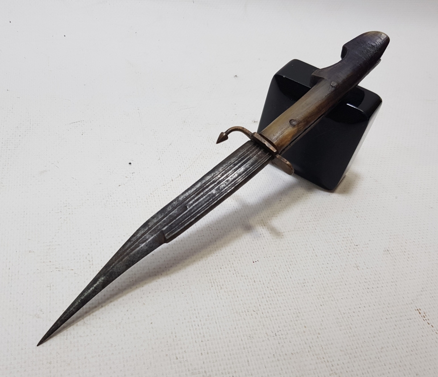 ÜZERİNDE ANADOLU ASLANI KARTAL VE YILAN FİGÜRLERİ BULUNAN OSMANLI DÖNEMİ BALÇAKLI BİTİRİM KAMASI - KABADAYI SALLAMASI