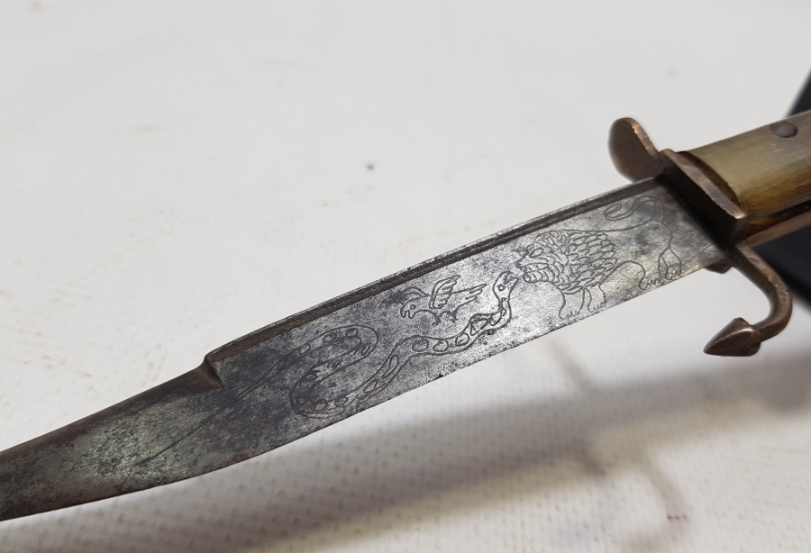 ÜZERİNDE ANADOLU ASLANI KARTAL VE YILAN FİGÜRLERİ BULUNAN OSMANLI DÖNEMİ BALÇAKLI BİTİRİM KAMASI - KABADAYI SALLAMASI