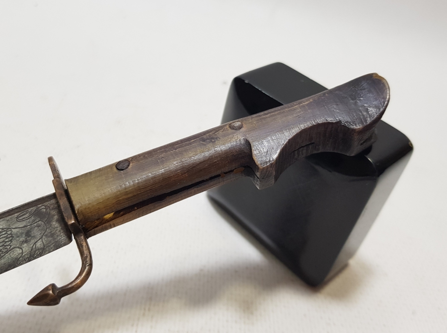 ÜZERİNDE ANADOLU ASLANI KARTAL VE YILAN FİGÜRLERİ BULUNAN OSMANLI DÖNEMİ BALÇAKLI BİTİRİM KAMASI - KABADAYI SALLAMASI