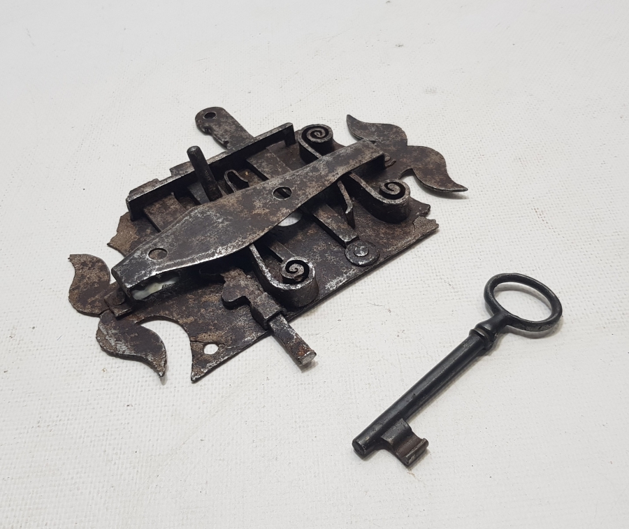 ORİJİNAL ANAHTARIYLA OSMANLI DÖNEMİ KAPI KİLİDİ