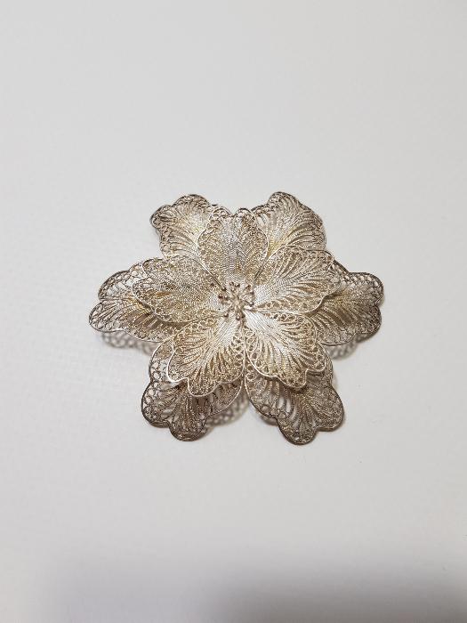 ÇİÇEK FORMLU ANTİKA TELKARİ GÜMÜŞ BROŞ
