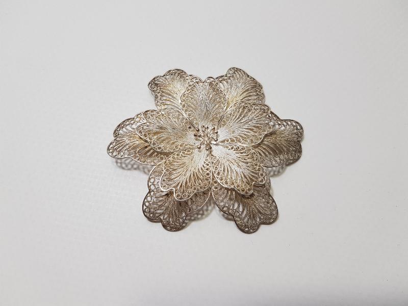ÇİÇEK FORMLU ANTİKA TELKARİ GÜMÜŞ BROŞ