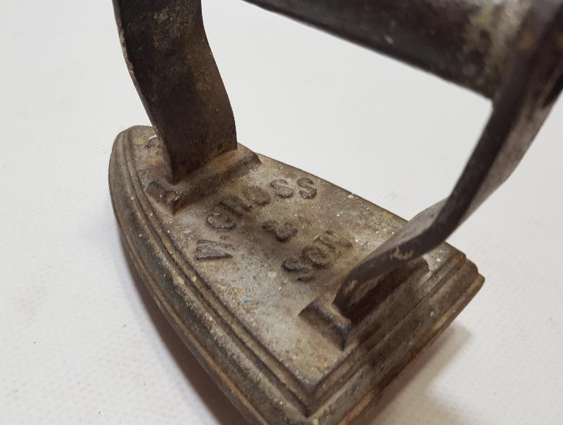 FARKLI FORMDA ÇOK NADİR ANTİKA ÜTÜ