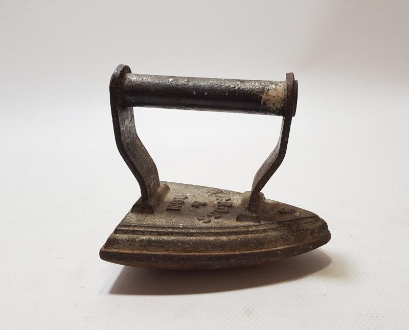 FARKLI FORMDA ÇOK NADİR ANTİKA ÜTÜ