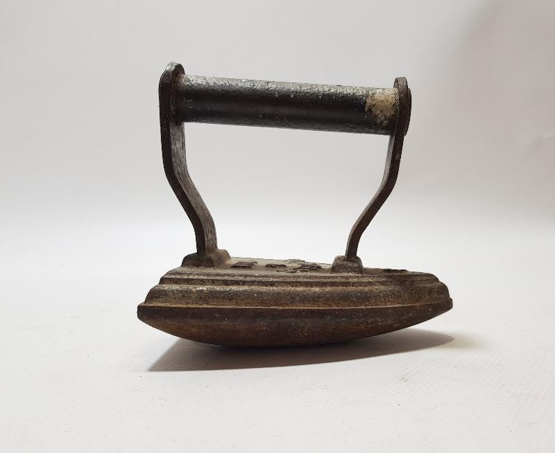 FARKLI FORMDA ÇOK NADİR ANTİKA ÜTÜ