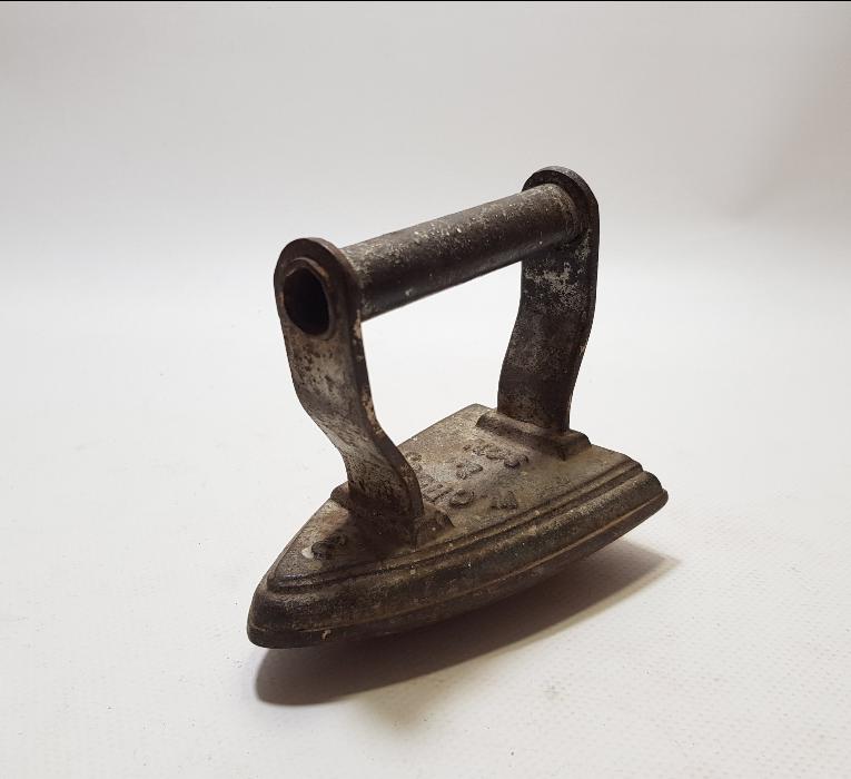 FARKLI FORMDA ÇOK NADİR ANTİKA ÜTÜ