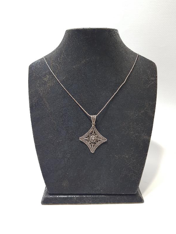 GÜHERZE İŞÇİLİKLİ GÜMÜŞ KOLYE