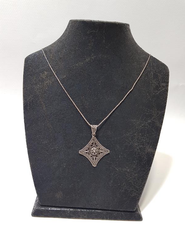 GÜHERZE İŞÇİLİKLİ GÜMÜŞ KOLYE