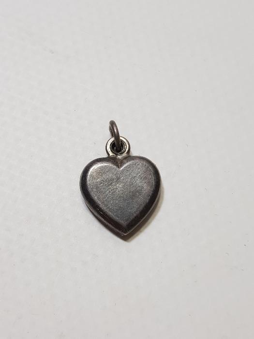 KALP FORMLU GÜMÜŞ RESİMLİK KOLYE UCU